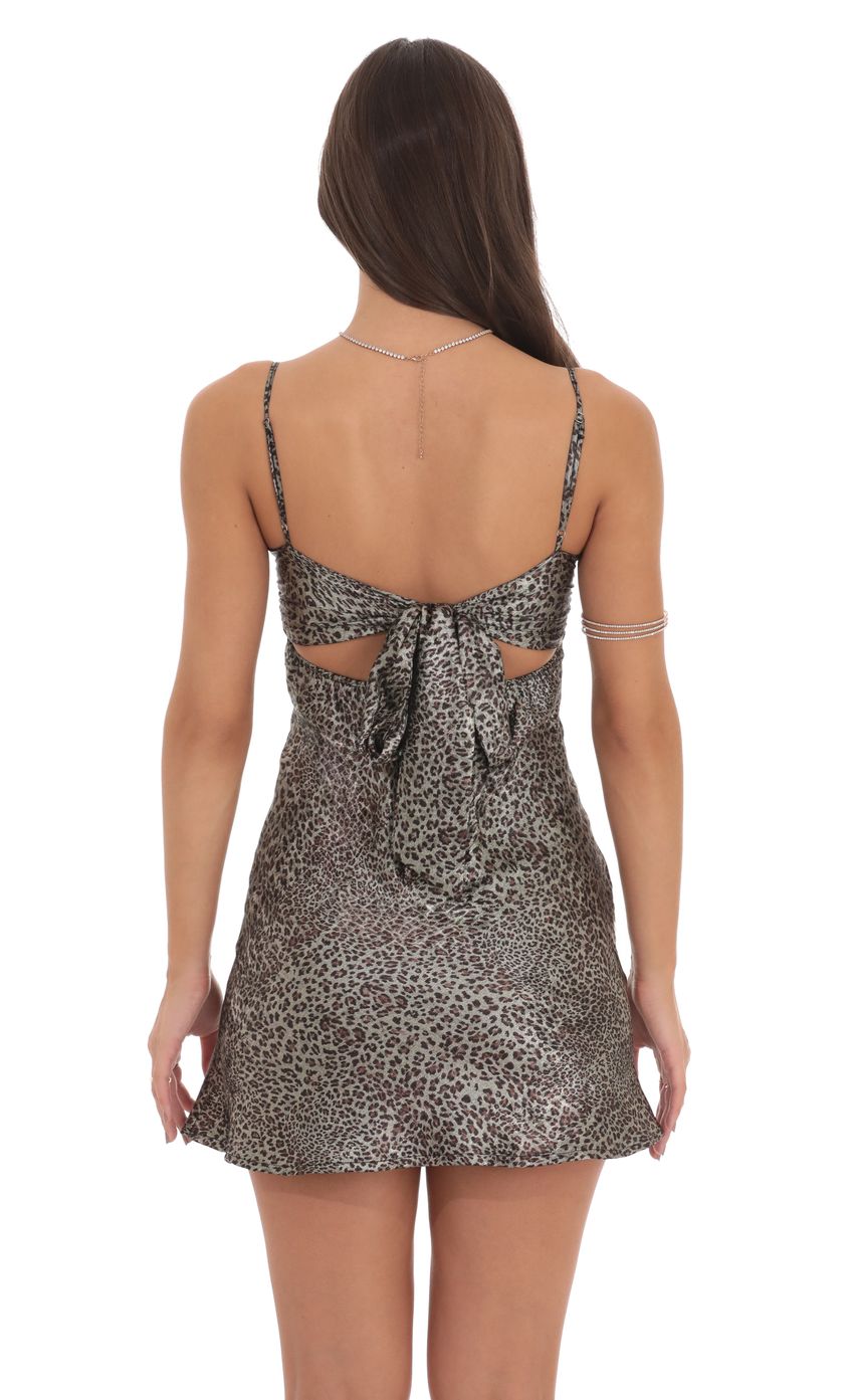 Picture Satin Sweetheart Neck Dress in Cheetah Print. Source: https://media-img.lucyinthesky.com/data/product-media/850xAUTO/8ff4e15c-f150-4714-b10c-17db9880e401.jpg